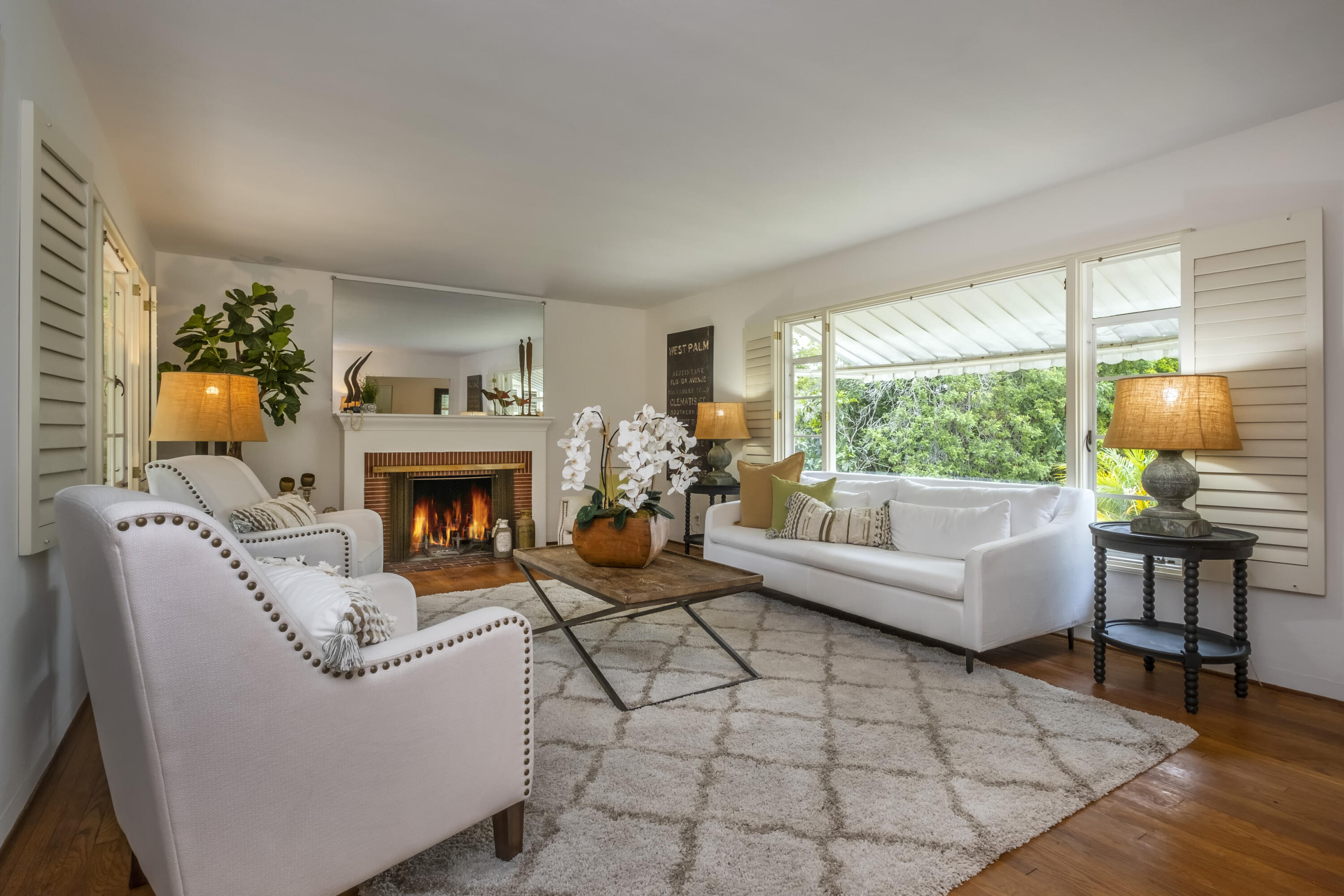 3279 Foothill Road Santa Barbara, CA 93105 - Photo 3 of 16 Living Room