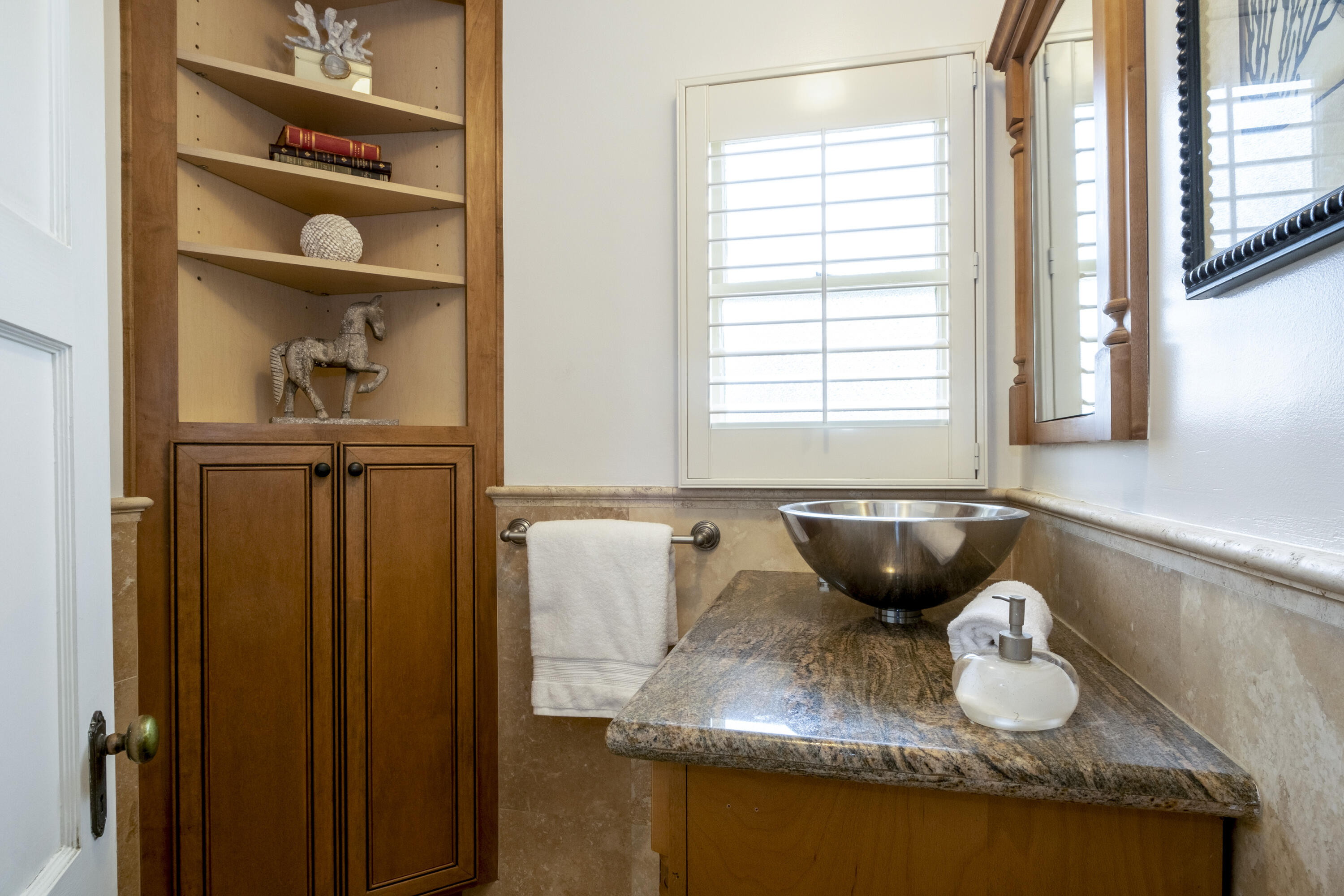 3279 Foothill Road Santa Barbara, CA 93105 - Photo 10 of 16 Bathroom 2