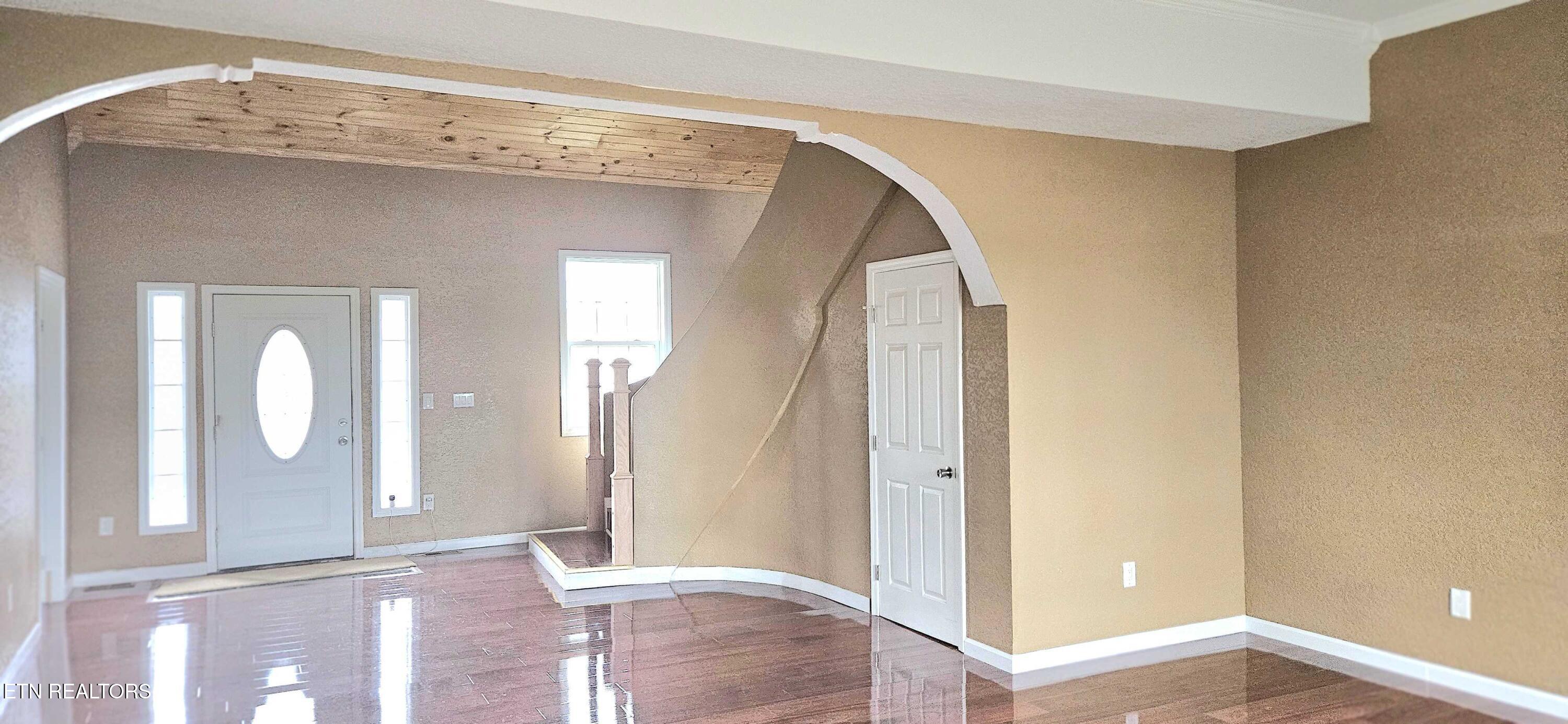 901 Kyle Street La Follette, TN 37766 - Photo 2 of 16 2