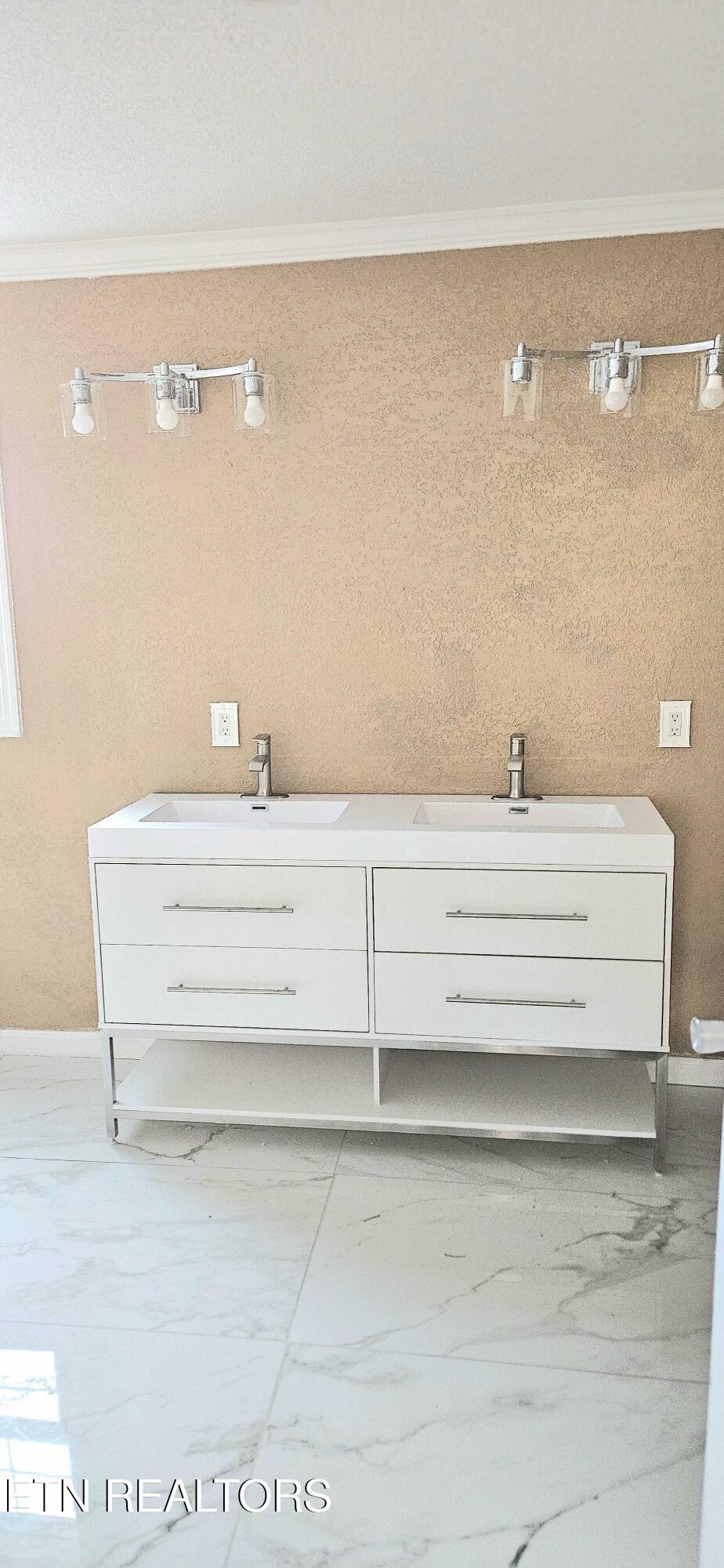 901 Kyle Street La Follette, TN 37766 - Photo 8 of 16 8