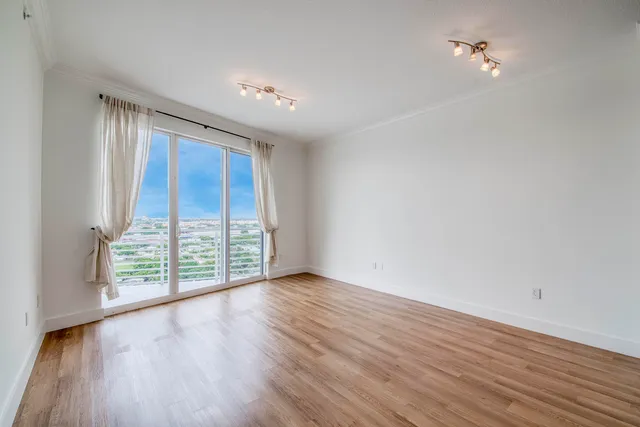 $398,470 | 1551 North Flagler Drive, Unit UPH 8, West Palm Beach, FL 33401