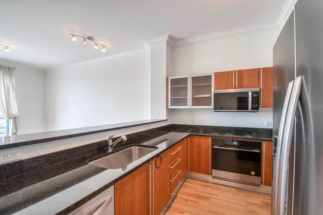 $398,470 | 1551 North Flagler Drive, Unit UPH 8, West Palm Beach, FL 33401