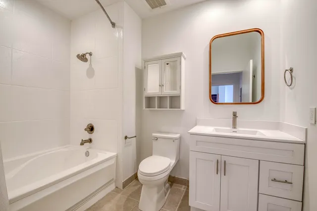 $398,470 | 1551 North Flagler Drive, Unit UPH 8, West Palm Beach, FL 33401