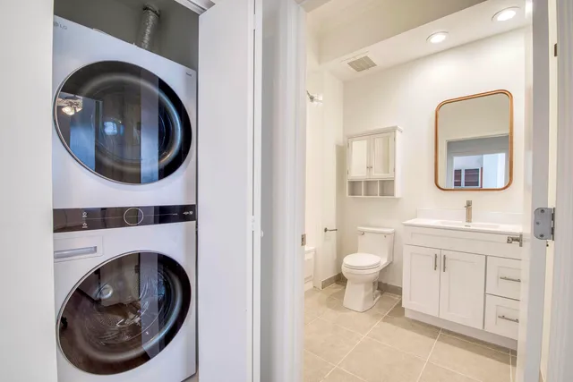 $398,470 | 1551 North Flagler Drive, Unit UPH 8, West Palm Beach, FL 33401