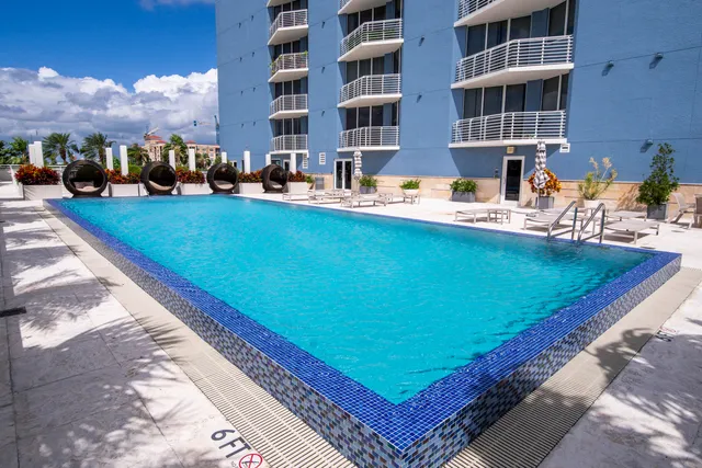 $398,470 | 1551 North Flagler Drive, Unit UPH 8, West Palm Beach, FL 33401