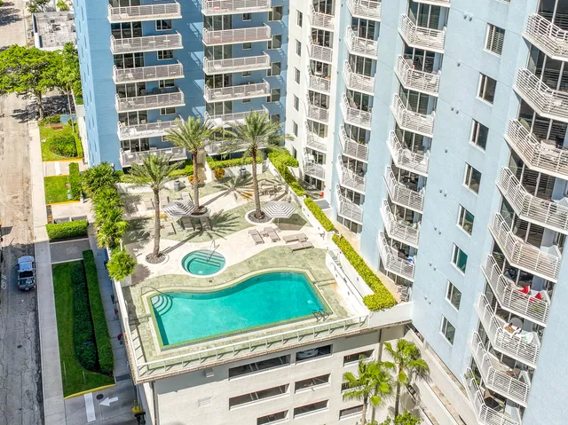 $398,470 | 1551 North Flagler Drive, Unit UPH 8, West Palm Beach, FL 33401