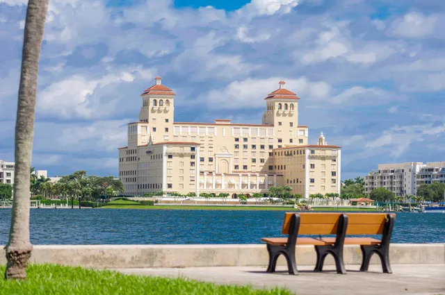 $398,470 | 1551 North Flagler Drive, Unit UPH 8, West Palm Beach, FL 33401