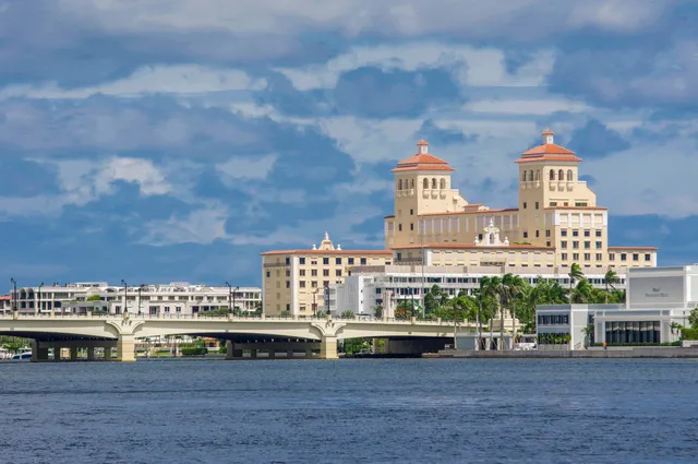 $398,470 | 1551 North Flagler Drive, Unit UPH 8, West Palm Beach, FL 33401