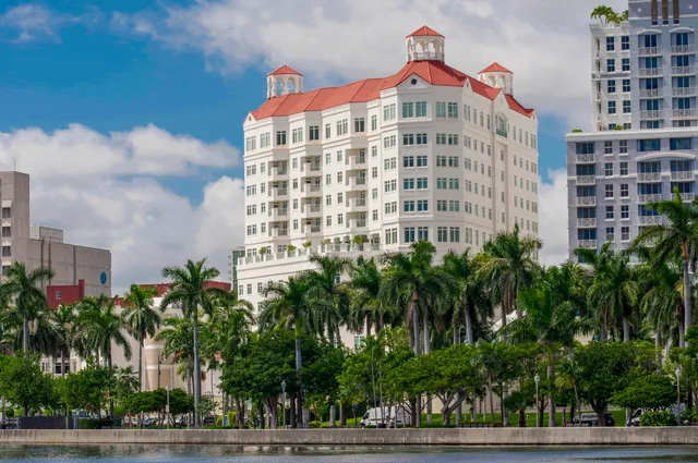 $398,470 | 1551 North Flagler Drive, Unit UPH 8, West Palm Beach, FL 33401