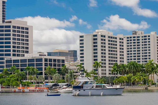 $398,470 | 1551 North Flagler Drive, Unit UPH 8, West Palm Beach, FL 33401