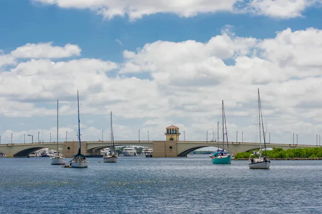 $398,470 | 1551 North Flagler Drive, Unit UPH 8, West Palm Beach, FL 33401