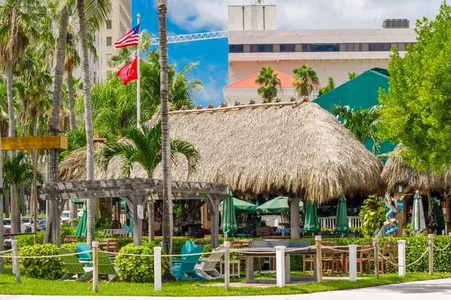 $398,470 | 1551 North Flagler Drive, Unit UPH 8, West Palm Beach, FL 33401