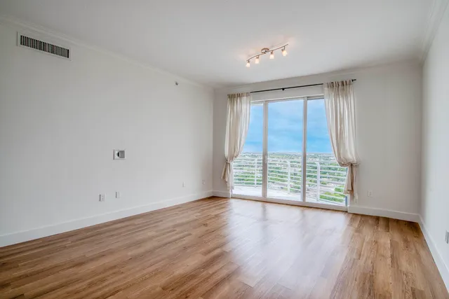 $398,470 | 1551 North Flagler Drive, Unit UPH 8, West Palm Beach, FL 33401