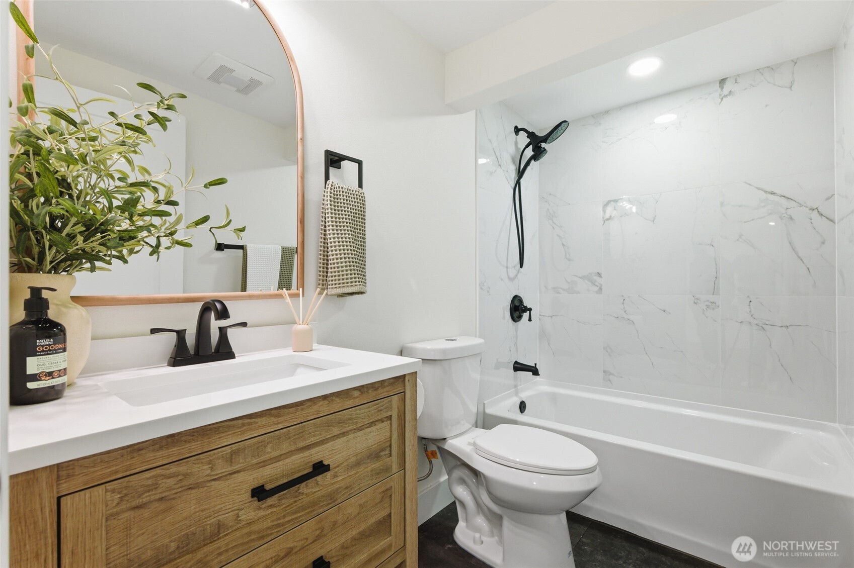 2012 East Gregory Street Tacoma, WA 98404 - Photo 7 of 30
