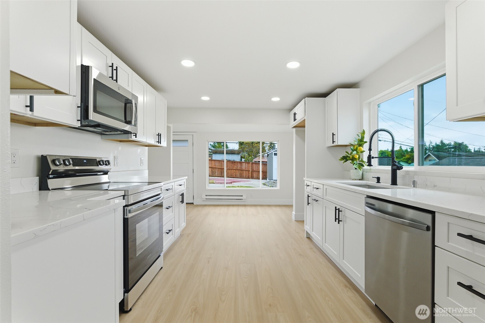 2012 East Gregory Street Tacoma, WA 98404 - Photo 10 of 30
