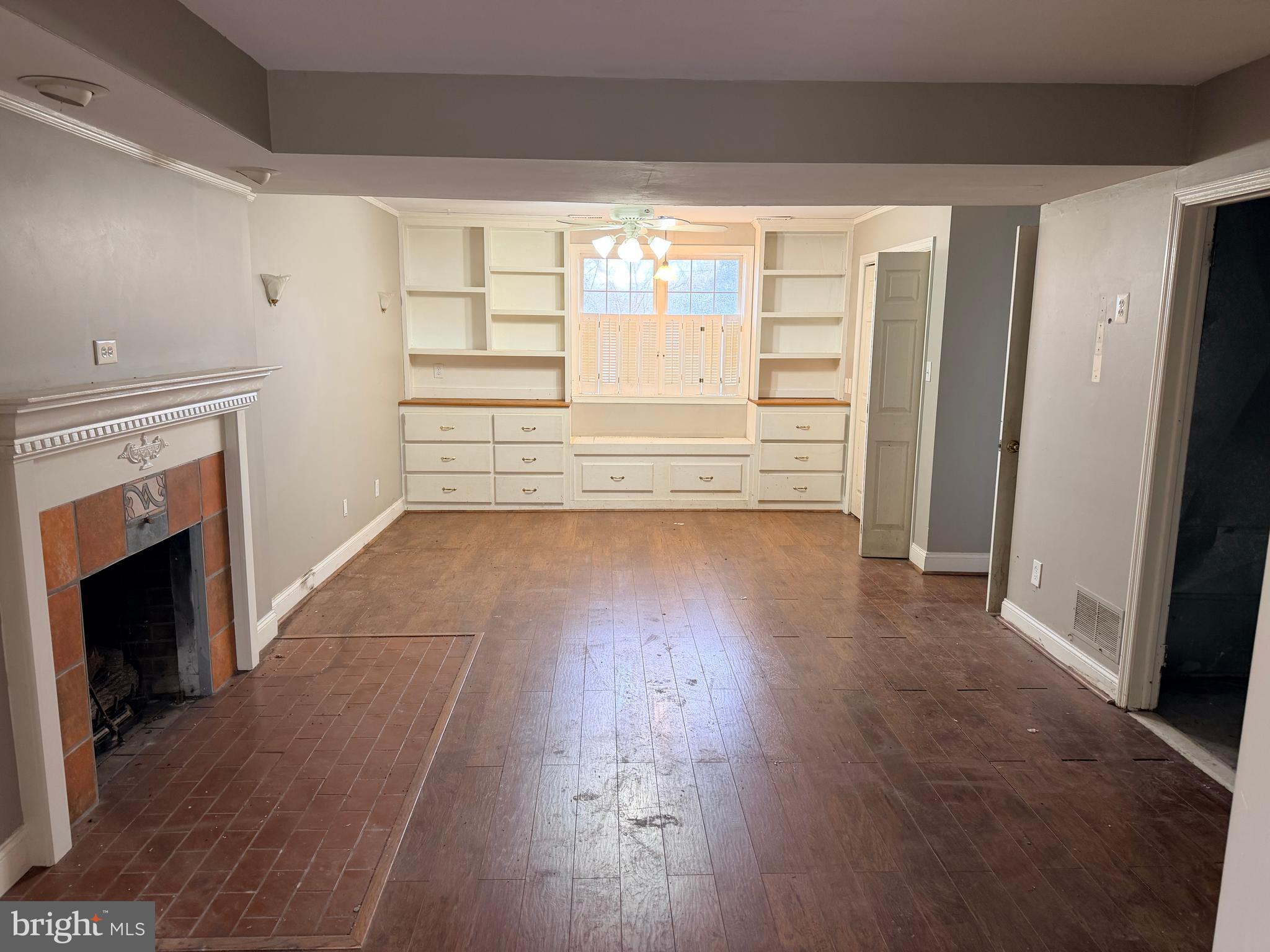 719 Kettle Run Road Marlton, NJ 08053 - Photo 16 of 18 a view of empty room with wooden floor and fireplace