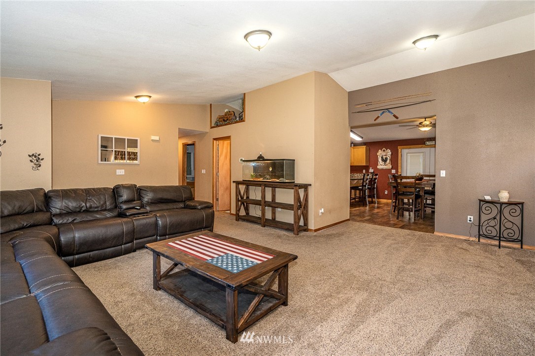134 Mountain Sun Road Chehalis, WA 98532 - Photo 5 of 40 a living room with furniture