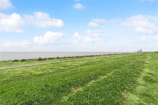 $1,359,000 | 4845 Folse Drive, Metairie, LA 70006