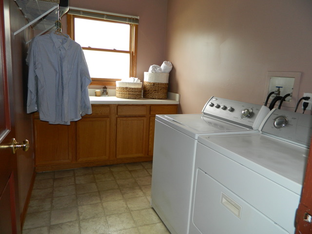 285 Rollin Road Somonauk, IL 60552 - Photo 18 of 25 a utility room with dryer and washer