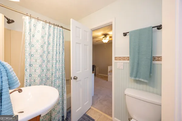a view of utility room