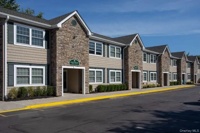 $2,195 | 311 West Main Street, Unit 22, Patchogue, NY 11772