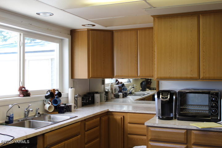 2422 Blaine Road Zillah, WA 98953 - Photo 15 of 39 a kitchen with a sink and a window