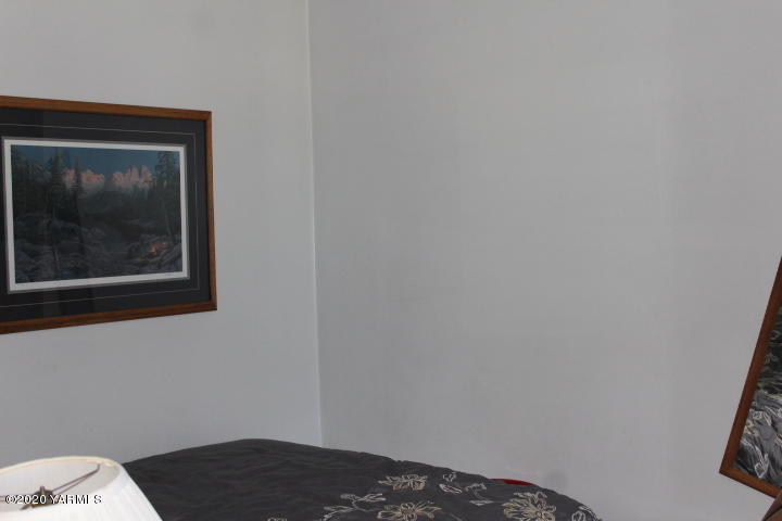 2422 Blaine Road Zillah, WA 98953 - Photo 23 of 39 a small space with a bed