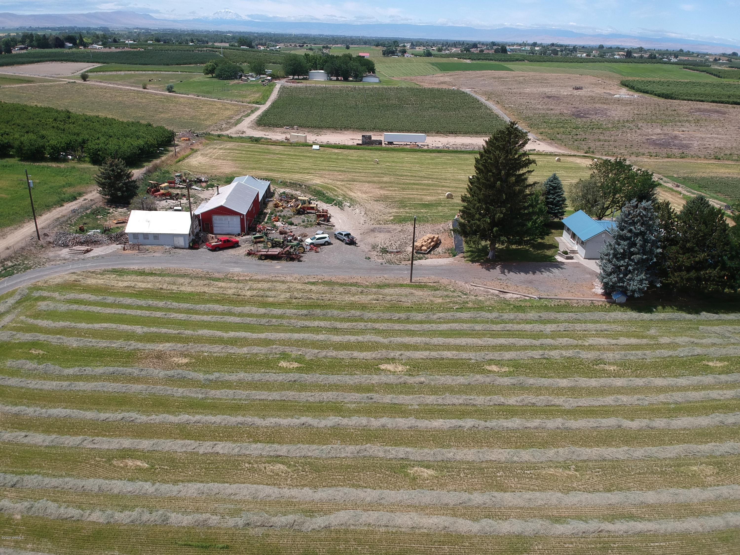 2422 Blaine Road Zillah, WA 98953 - Photo 36 of 39 a view of a lake with a ocean view