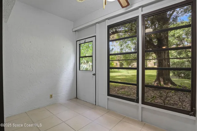a view of a house with backyard and garden
