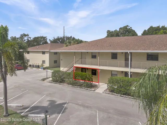 $199,000 | 400 18th Street, Unit M1, Vero Beach, FL 32960
