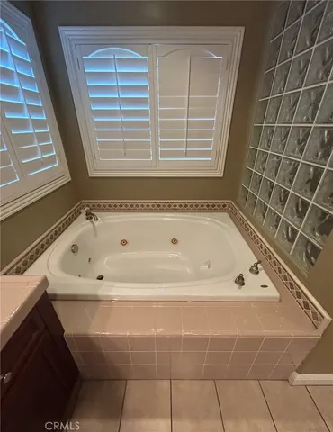 a view of a yard with plants