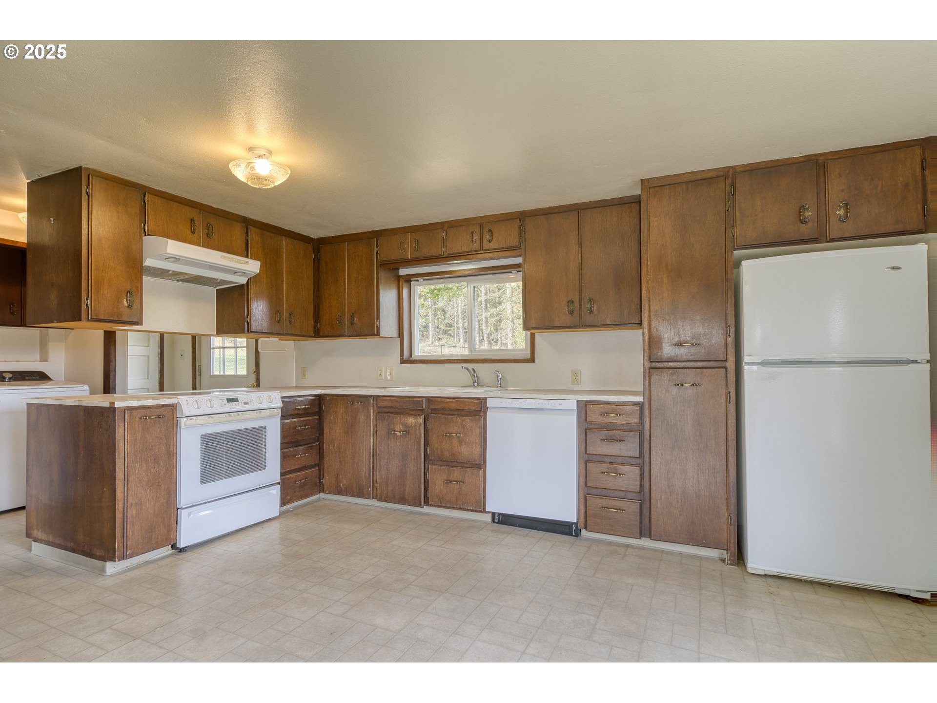 32650 Oester Road Warren, OR 97053 - Photo 7 of 47 Kitchen