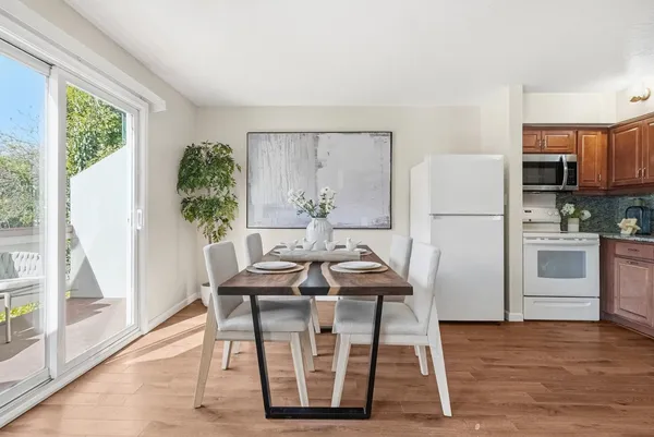 $950,000 | 701 North Rengstorff Avenue, Unit 7, Mountain View, CA 94043