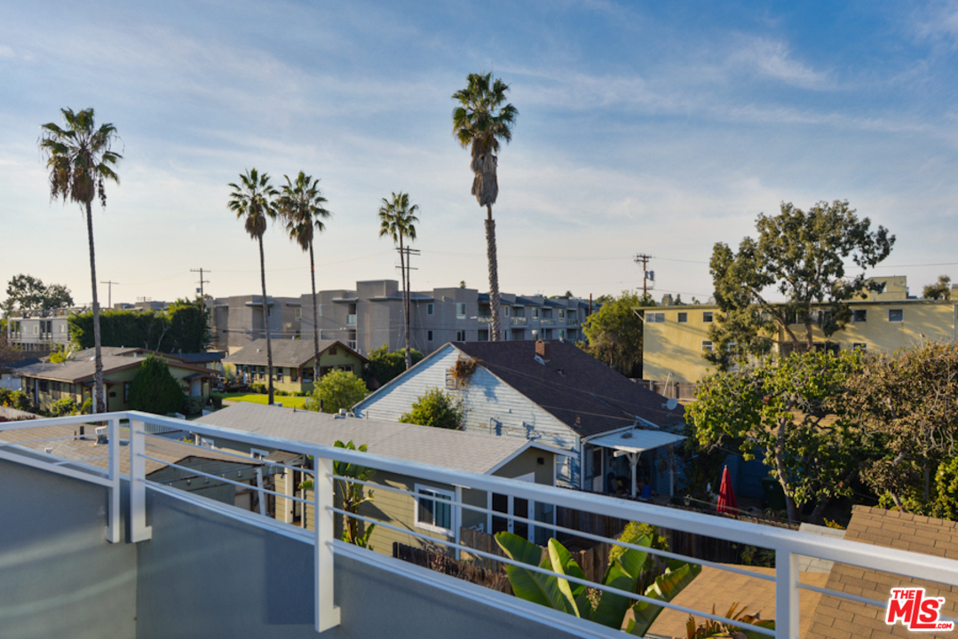 338 Rennie Avenue, Unit B Venice, CA 90291 - Photo 3 of 31
