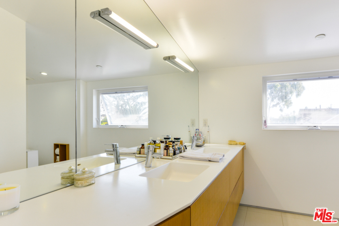338 Rennie Avenue, Unit B Venice, CA 90291 - Photo 26 of 31