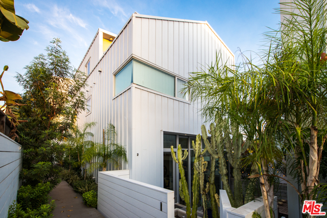 338 Rennie Avenue, Unit B Venice, CA 90291 - Photo 4 of 31
