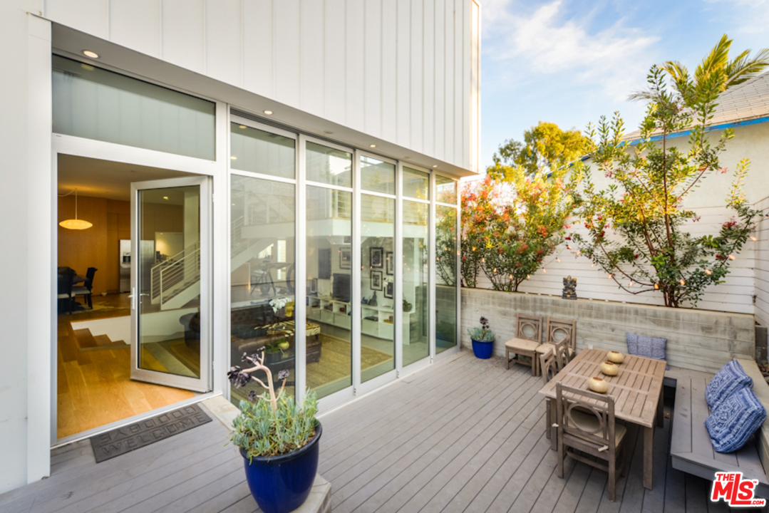 338 Rennie Avenue, Unit B Venice, CA 90291 - Photo 6 of 31