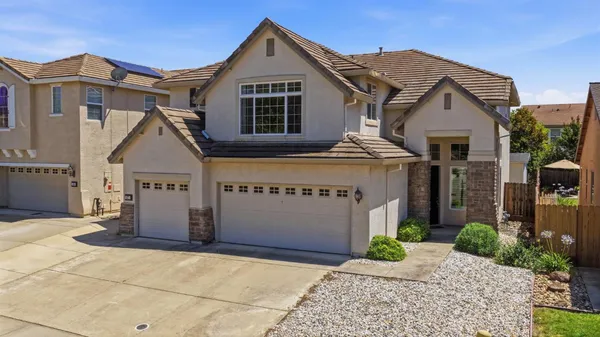 $689,900 | 877 Lavastone Drive, Lincoln, CA 95648