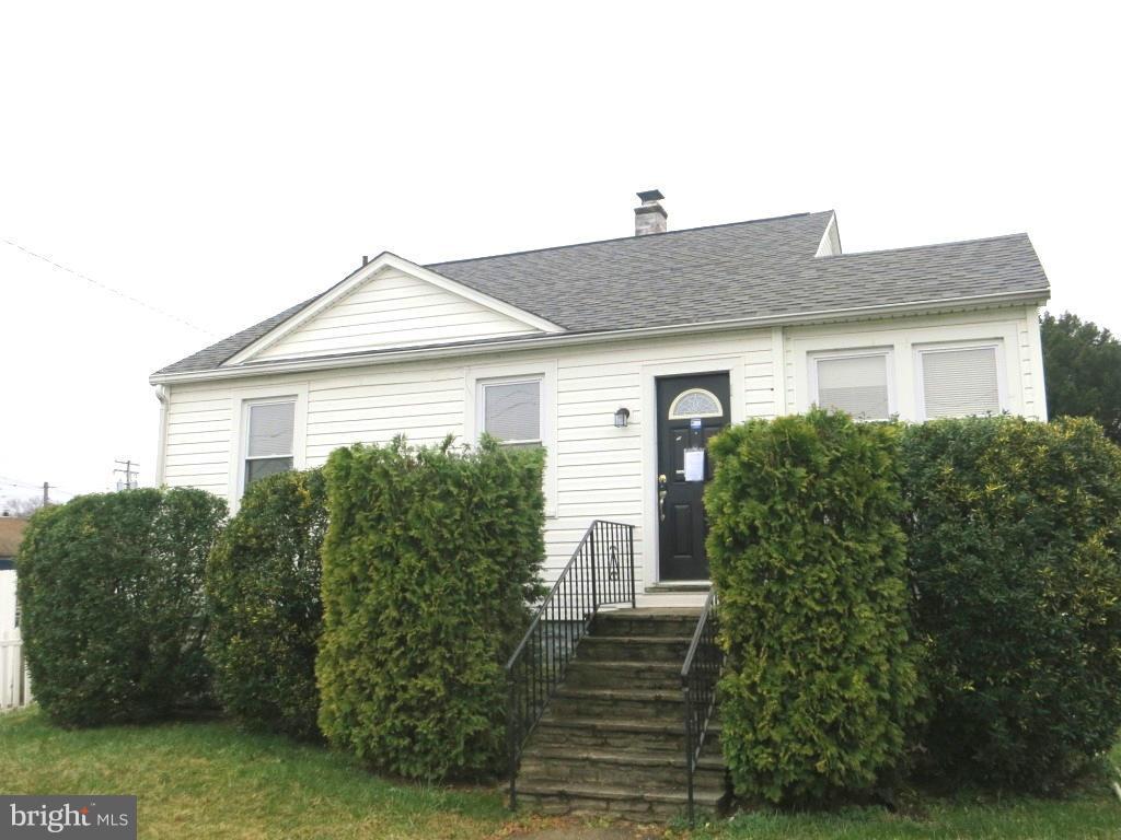 7107 North Point Road Baltimore, MD 21219 - Photo 2 of 16 Exterior (Front)