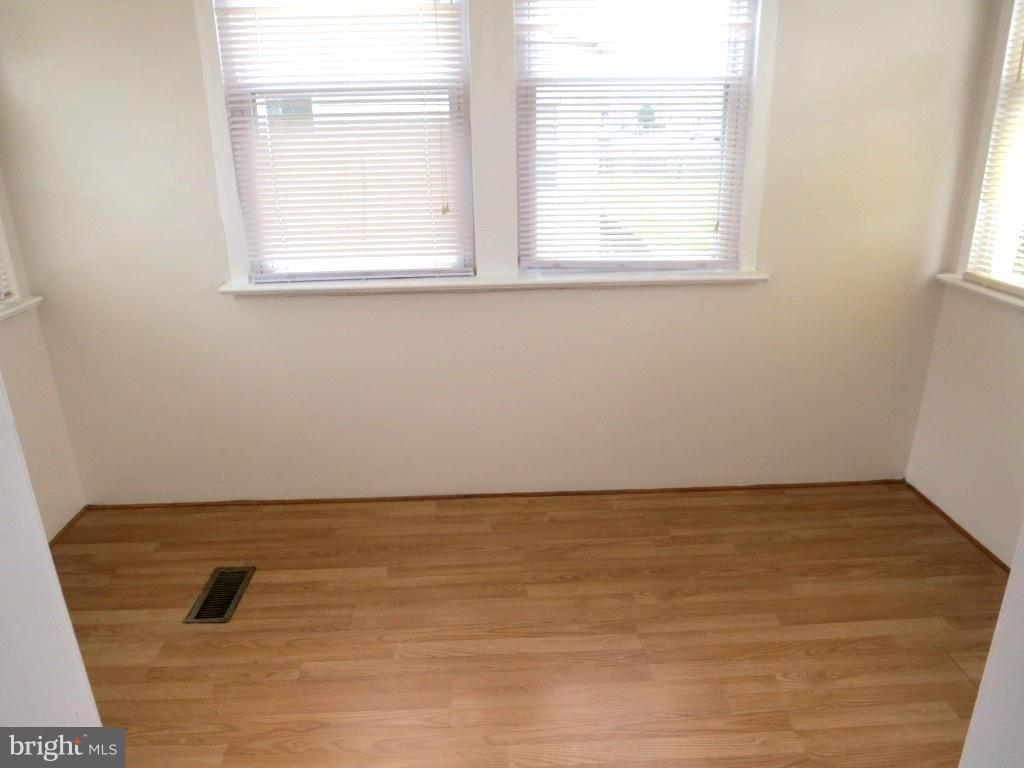 7107 North Point Road Baltimore, MD 21219 - Photo 11 of 16 Interior (General)