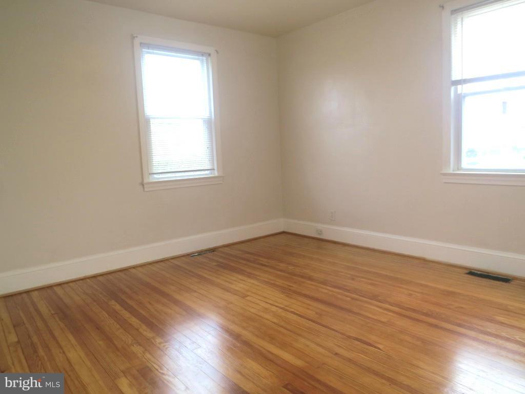 7107 North Point Road Baltimore, MD 21219 - Photo 12 of 16 Bedroom