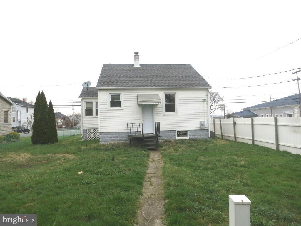 7107 North Point Road Baltimore, MD 21219 - Photo 3 of 16 Exterior (Rear)