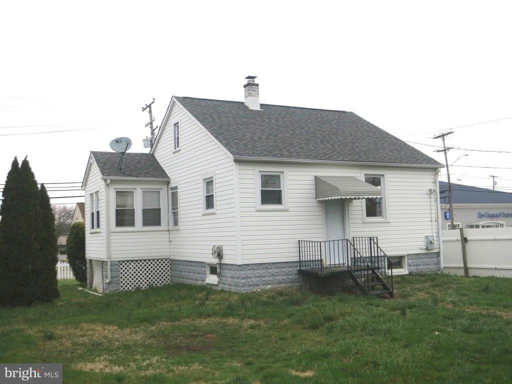 7107 North Point Road Baltimore, MD 21219 - Photo 4 of 16 Exterior (Rear)