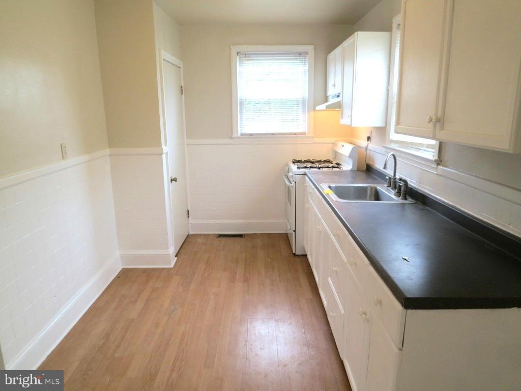 7107 North Point Road Baltimore, MD 21219 - Photo 8 of 16 Kitchen