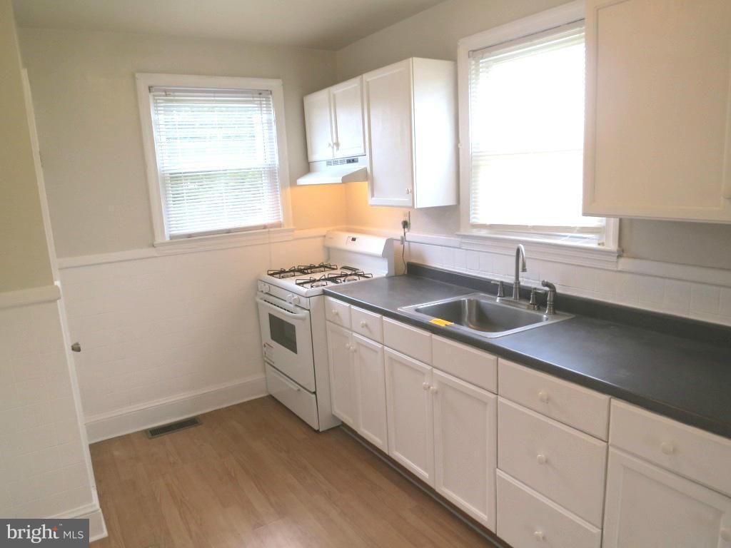 7107 North Point Road Baltimore, MD 21219 - Photo 9 of 16 Kitchen