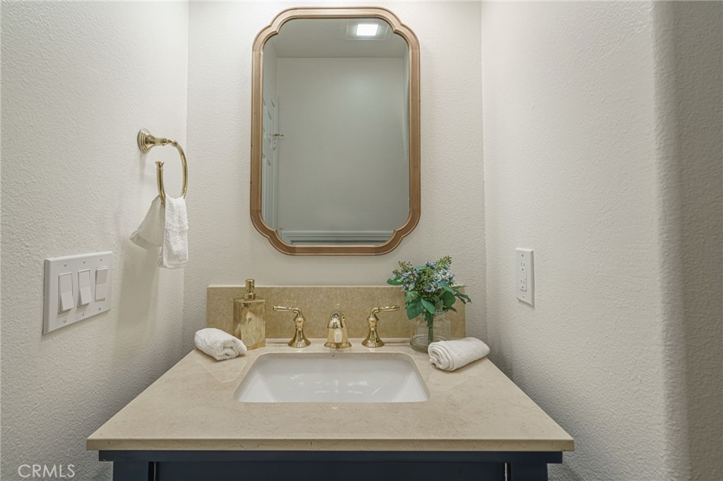 17 Oatfield Farm Ladera Ranch, CA 92694 - Photo 25 of 57 Downstairs powder room.