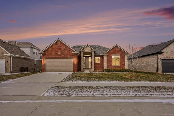 $549,900 | 56663 Via Nesso, Macomb, MI 48042