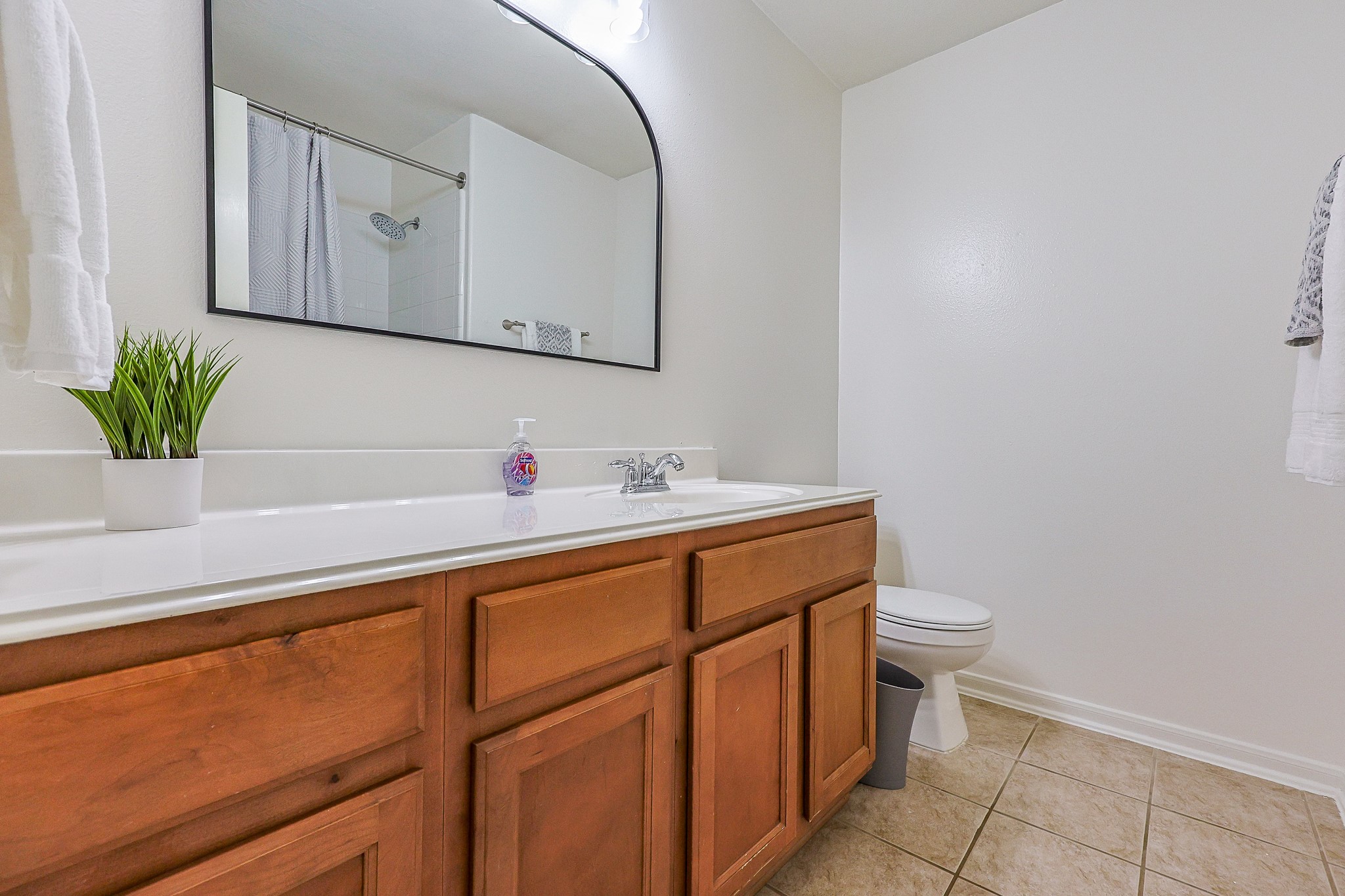 10306 Rudolph Court Missouri City, TX 77459 - Photo 23 of 34 This secondary bathroom offers excellent functionality featuring maple wood cabinetry that provides generous countertop space and abundant storage.