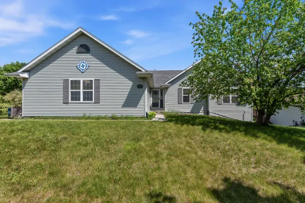 $469,900 | 864 Mallinger Drive, Port Washington, WI 53074
