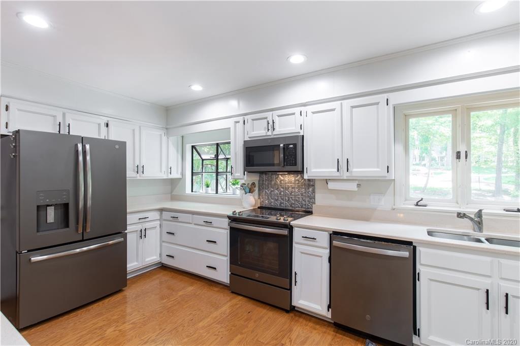 16 Catawba Ridge Road Lake Wylie, SC 29710 - Photo 5 of 45